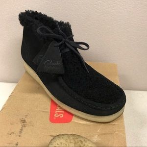 Clarks Wallabee Boots - Black Shearling